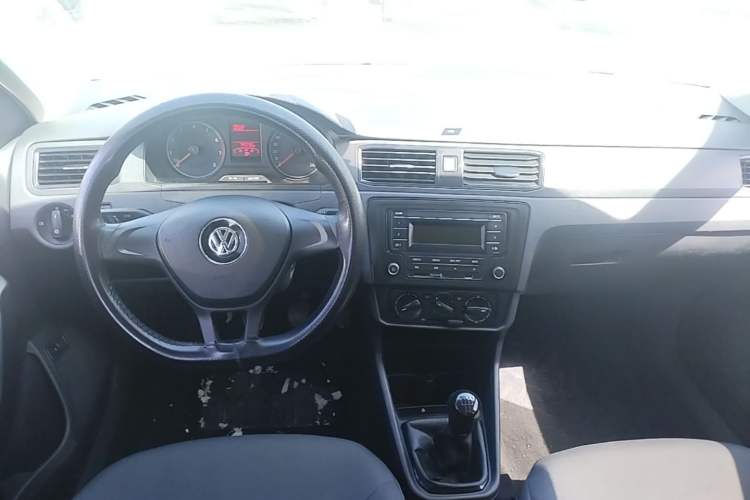 Used Volkswagen Santana 2019 1.5L Manual Fashion Edition China VI Standard Center Console