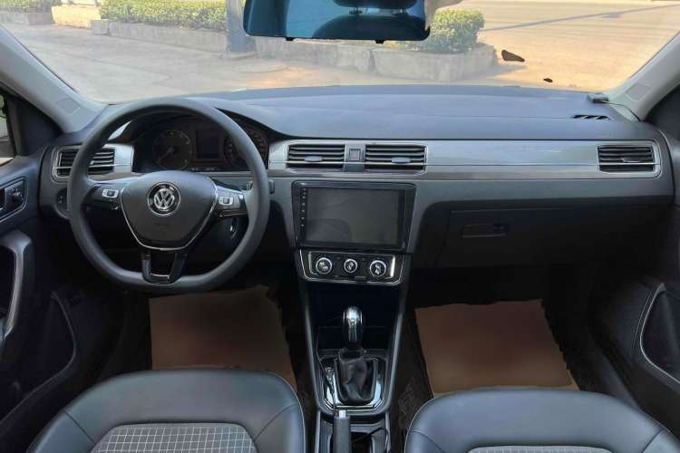 Used Volkswagen Santana 2019 1.5L Automatic Comfort Edition China VI Standard Center Console