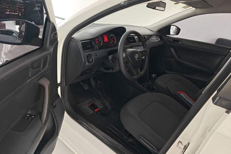 Used Volkswagen Santana 2019 1.5L Manual Fashion Edition China VI Standard Driver Seat
