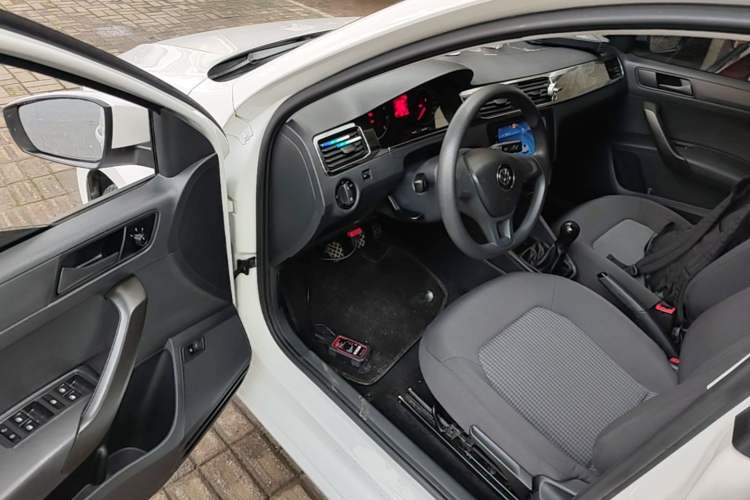 Used Volkswagen Santana 2019 1.5L Manual Fashion Edition China VI Standard Driver Seat