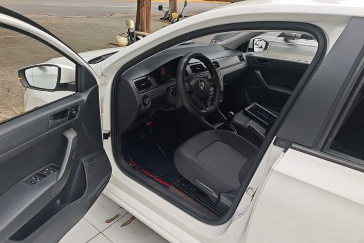 Used Volkswagen Santana 2019 1.5L Manual Fashion Edition China VI Standard Driver Seat