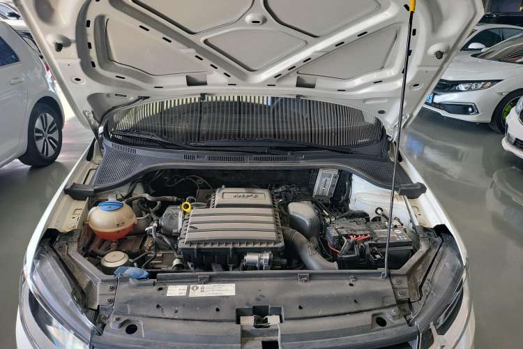 Used Volkswagen Santana 2019 1.5L Automatic Fashion Edition China VI Engine Bay