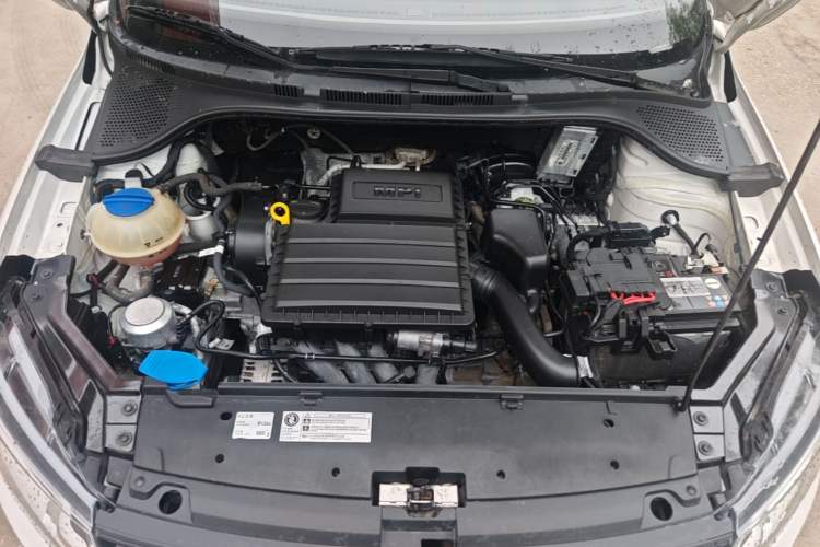 Used Volkswagen Santana 2019 1.5L Automatic Fashion Edition China VI Engine Bay