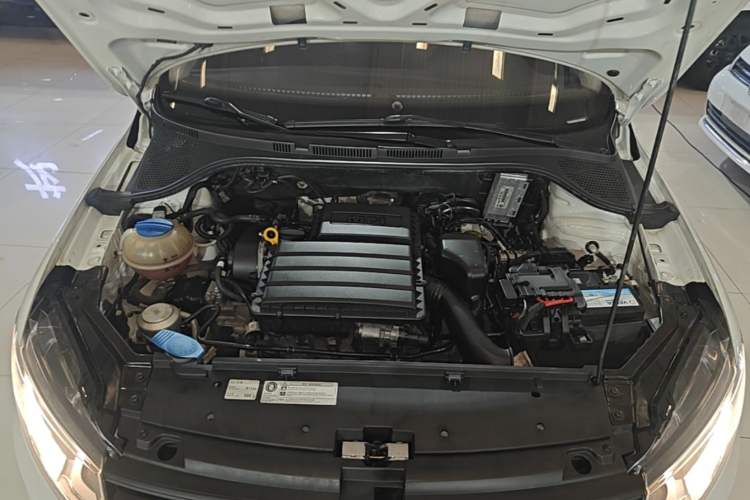 Used Volkswagen Santana 2019 1.5L Automatic Fashion Edition China VI Engine Bay