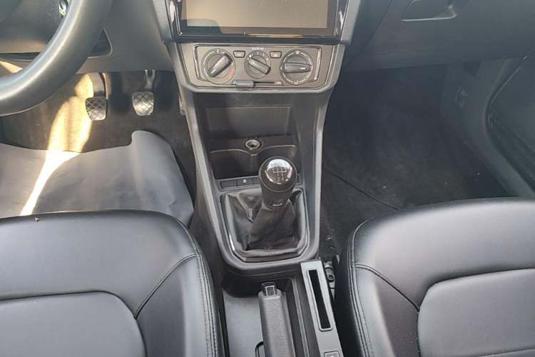Used Volkswagen Santana 2019 1.5L Manual Fashion Edition China VI Standard Gear Lever