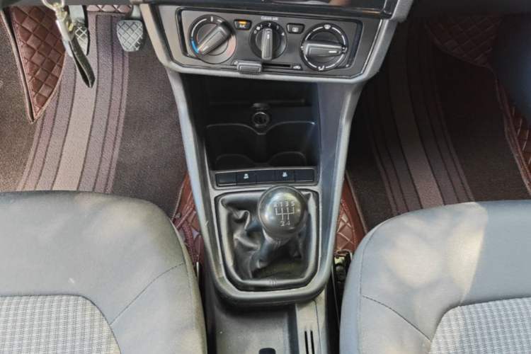 Used Volkswagen Santana 2019 1.5L Manual Fashion Edition China VI Standard Gear Lever