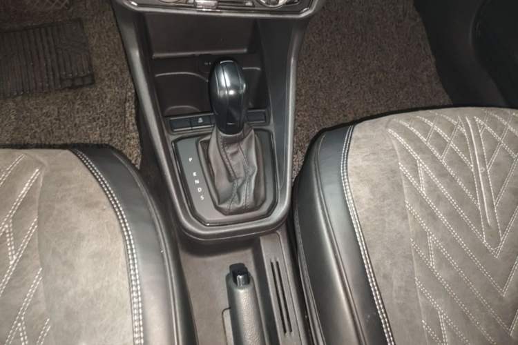 Used Volkswagen Santana 2019 1.5L Automatic Fashion Edition China VI Gear Lever