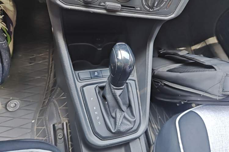Used Volkswagen Santana 2019 1.5L Automatic Fashion Edition China VI Gear Lever