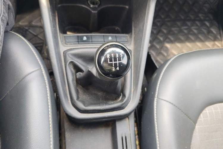 Used Volkswagen Santana 2019 1.5L Manual Comfort Edition China VI Standard Gear Lever