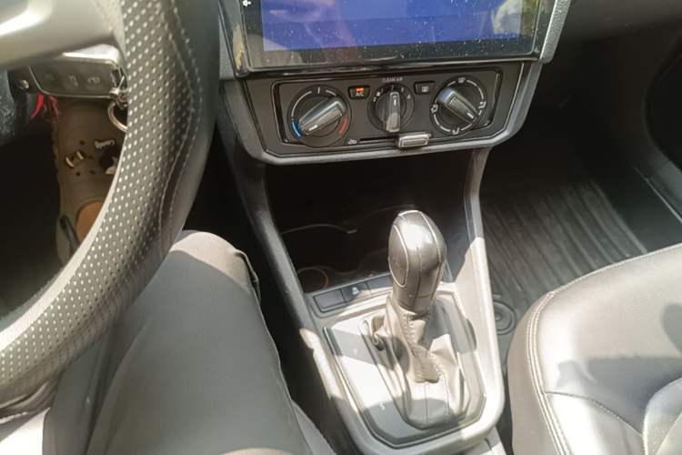 Used Volkswagen Santana 2019 1.5L Automatic Fashion Edition China VI Gear Lever