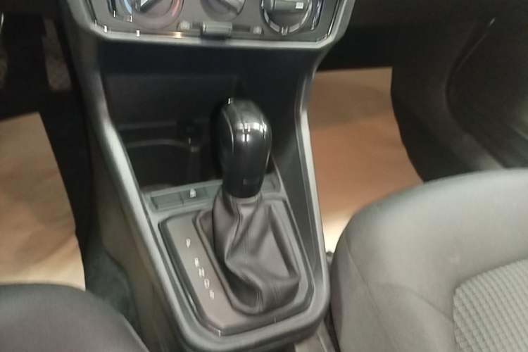 Used Volkswagen Santana 2019 1.5L Automatic Fashion Edition China VI Gear Lever