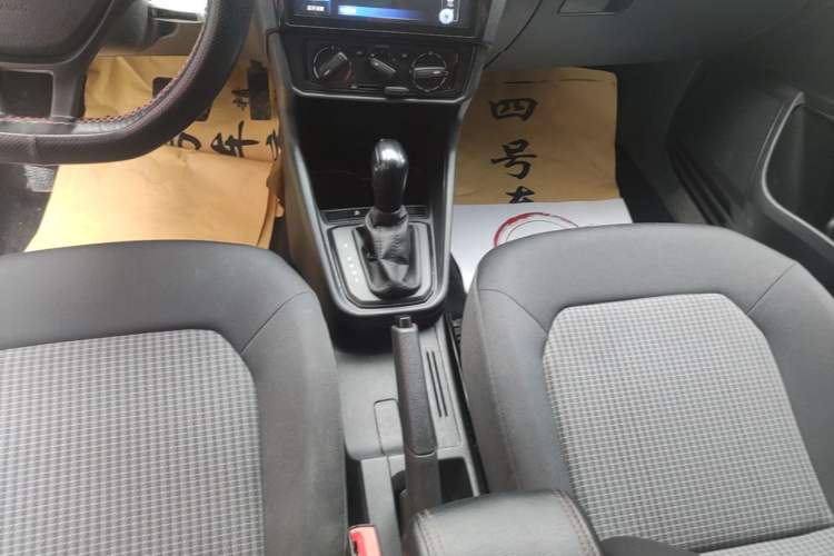Used Volkswagen Santana 2019 1.5L Automatic Fashion Edition China VI Gear Lever