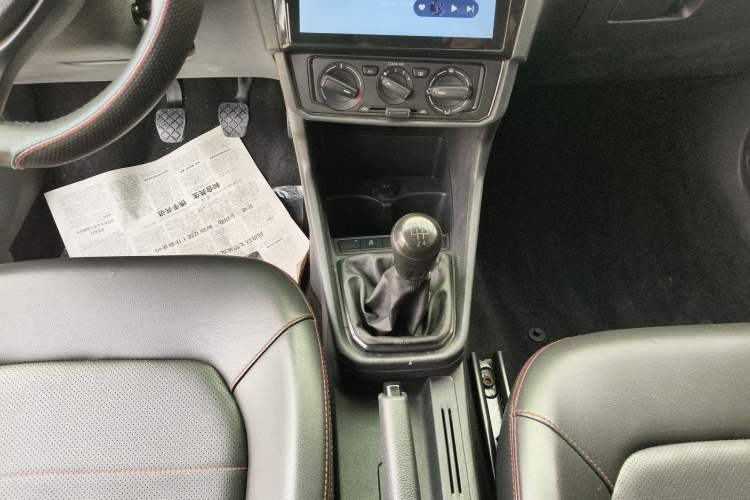 Used Volkswagen Santana 2019 1.5L Manual Fashion Edition China VI Standard Gear Lever