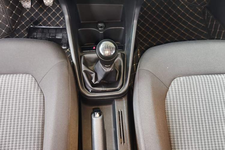 Used Volkswagen Santana 2019 1.5L Manual Fashion Edition China VI Standard Gear Lever