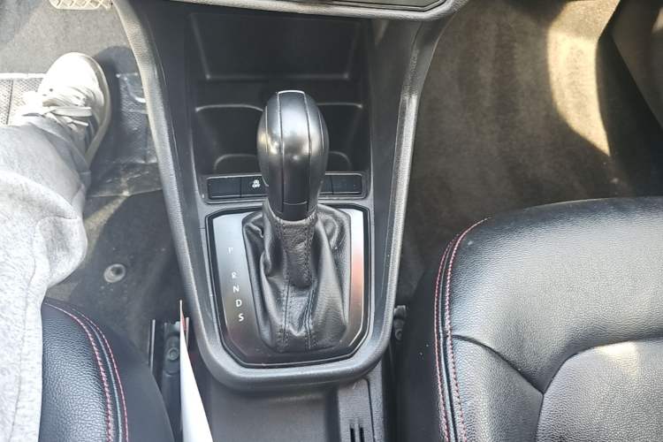 Used Volkswagen Santana 2019 1.5L Automatic Fashion Edition China VI Gear Lever