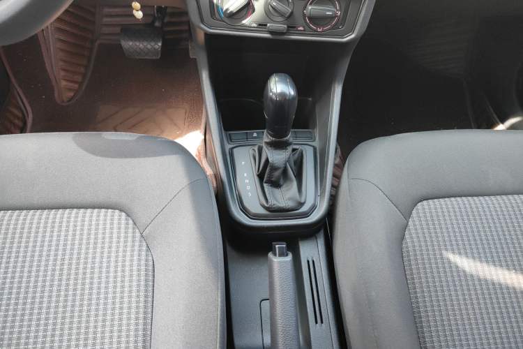 Used Volkswagen Santana 2019 1.5L Automatic Fashion Edition China VI Gear Lever