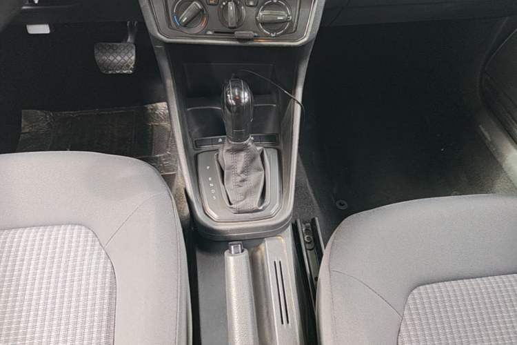 Used Volkswagen Santana 2019 1.5L Automatic Fashion Edition China VI Gear Lever