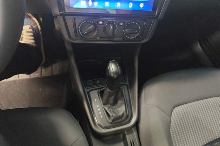 Used Volkswagen Santana 2019 1.5L Automatic Fashion Edition China VI Gear Lever