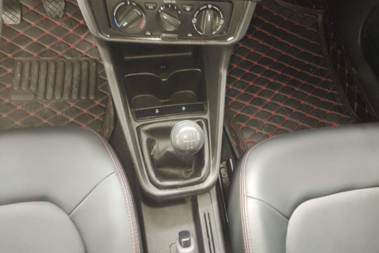 Used Volkswagen Santana 2019 1.5L Manual Fashion Edition China VI Standard Gear Lever