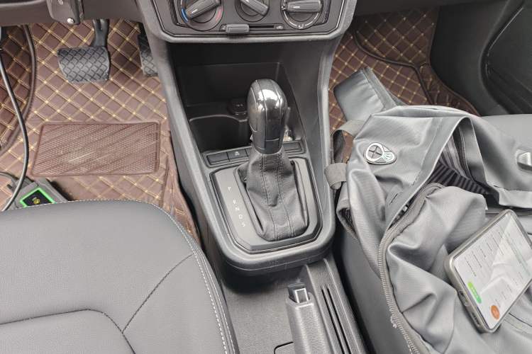 Used Volkswagen Santana 2019 1.5L Automatic Fashion Edition China VI Gear Lever