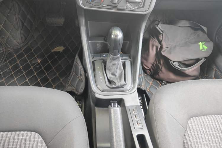 Used Volkswagen Santana 2019 1.5L Automatic Fashion Edition China VI Gear Lever