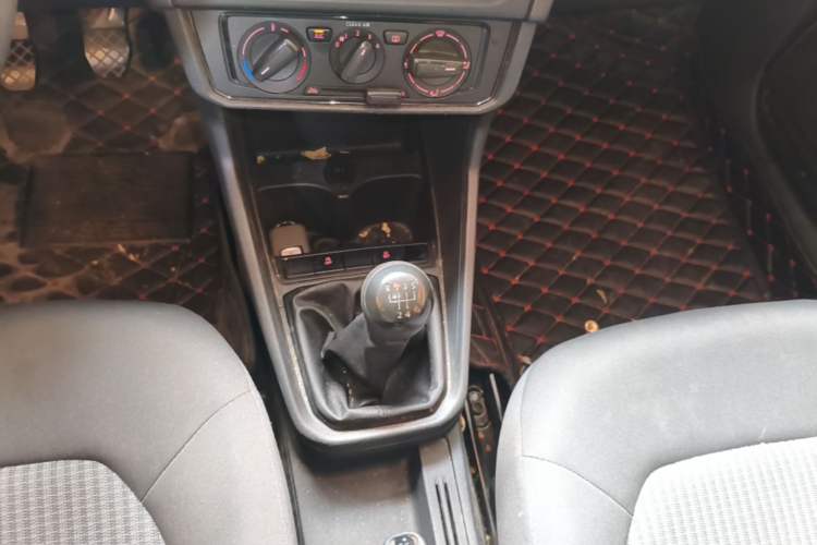 Used Volkswagen Santana 2019 1.5L Manual Fashion Edition China VI Standard Gear Lever