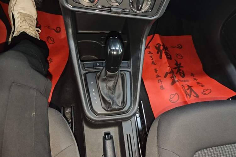 Used Volkswagen Santana 2019 1.5L Automatic Fashion Edition China VI Gear Lever