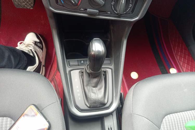 Used Volkswagen Santana 2019 1.5L Automatic Fashion Edition China VI Gear Lever