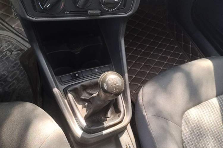 Used Volkswagen Santana 2019 1.5L Manual Fashion Edition China VI Standard Gear Lever