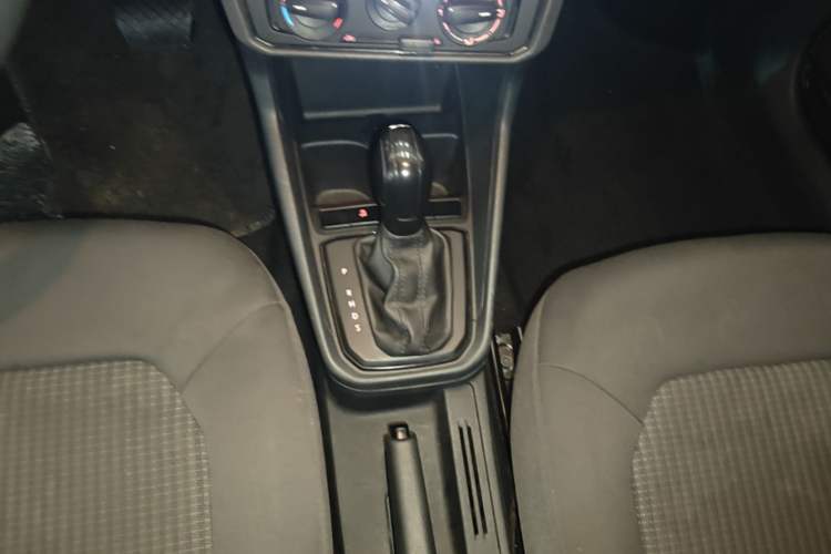 Used Volkswagen Santana 2019 1.5L Automatic Fashion Edition China VI Gear Lever
