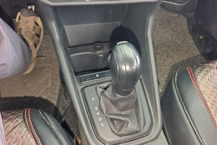 Used Volkswagen Santana 2019 1.5L Automatic Fashion Edition China VI Gear Lever