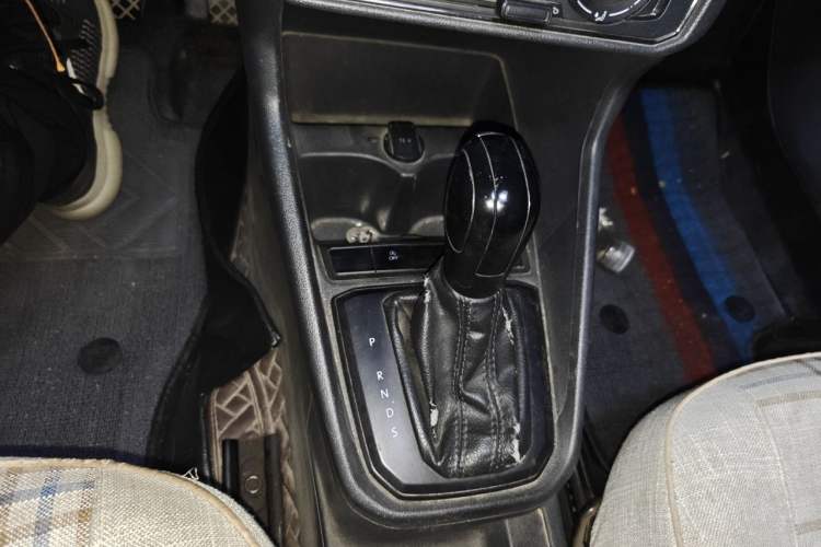 Used Volkswagen Santana 2019 1.5L Automatic Fashion Edition China VI Gear Lever