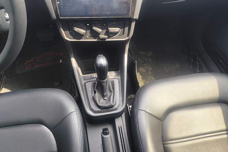 Used Volkswagen Santana 2019 1.5L Automatic Fashion Edition China VI Gear Lever