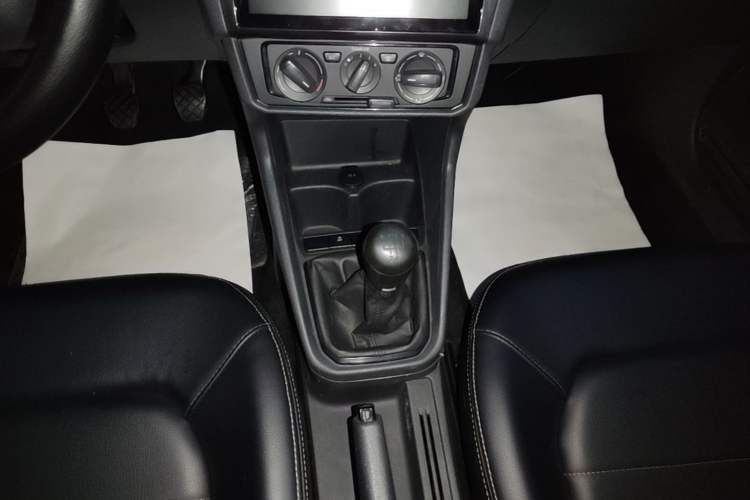 Used Volkswagen Santana 2019 1.5L Manual Fashion Edition China VI Standard Gear Lever
