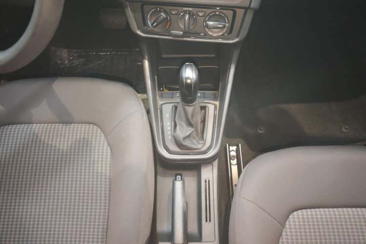 Used Volkswagen Santana 2019 1.5L Automatic Fashion Edition China VI Gear Lever