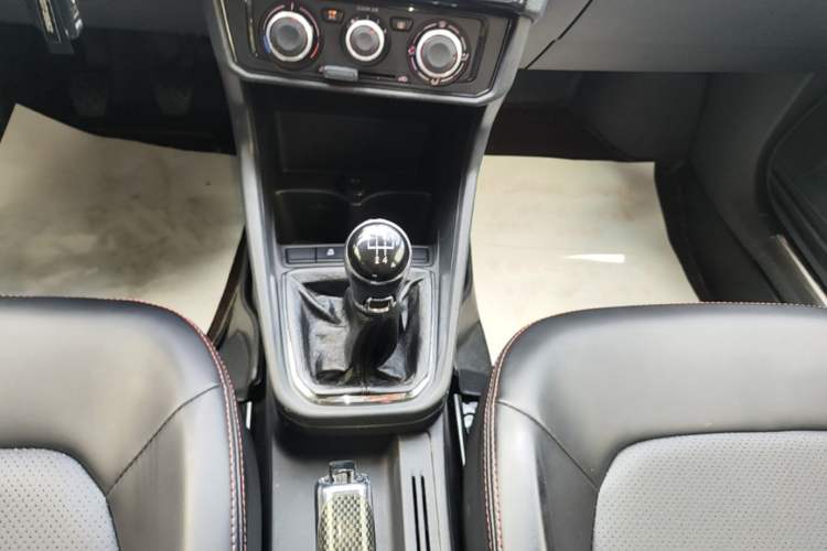 Used Volkswagen Santana 2019 1.5L Manual Fashion Edition China VI Standard Gear Lever