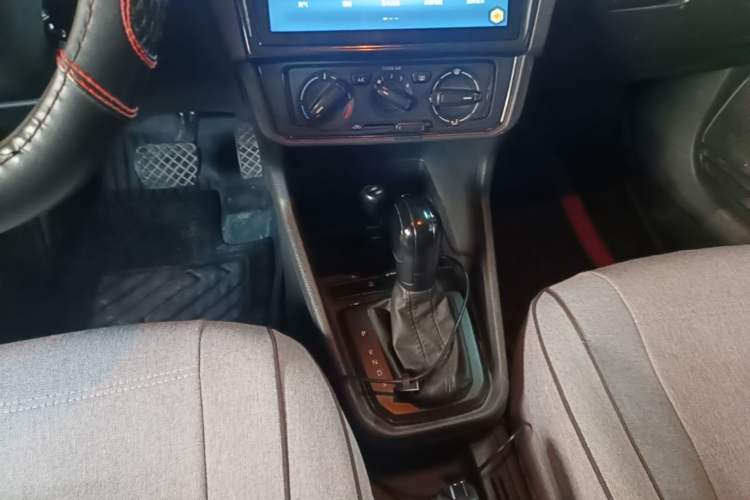 Used Volkswagen Santana 2019 1.5L Automatic Fashion Edition China VI Gear Lever