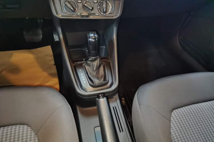 Used Volkswagen Santana 2019 1.5L Automatic Fashion Edition China VI Gear Lever