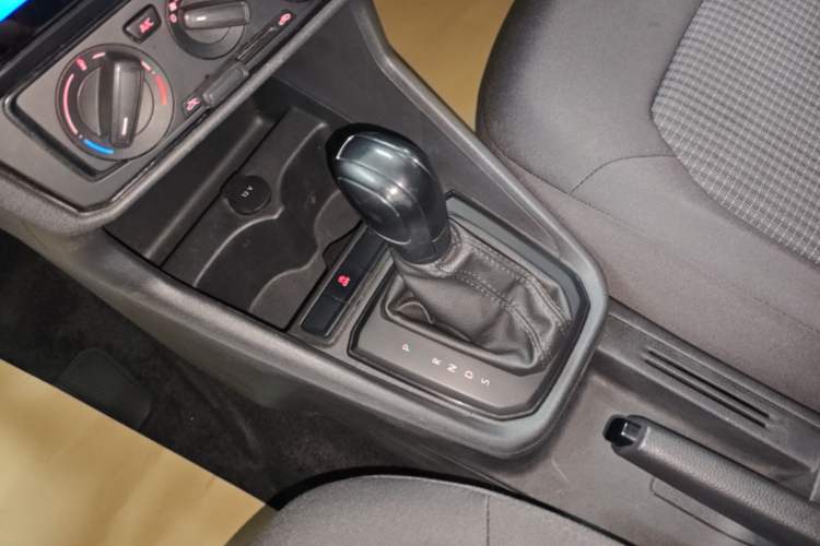 Used Volkswagen Santana 2019 1.5L Automatic Fashion Edition China VI Gear Lever