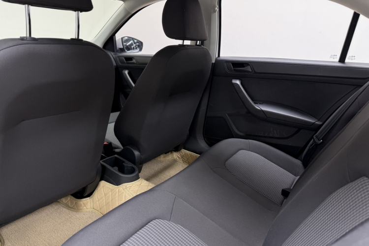 Used Volkswagen Santana 2019 1.5L Manual Fashion Edition China VI Standard Interior 1