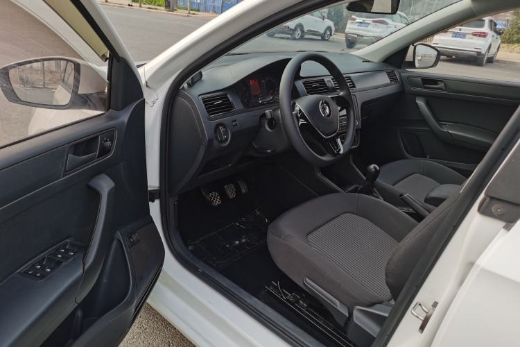 Used Volkswagen Santana 2019 1.5L Manual Fashion Edition China VI Standard Interior 1
