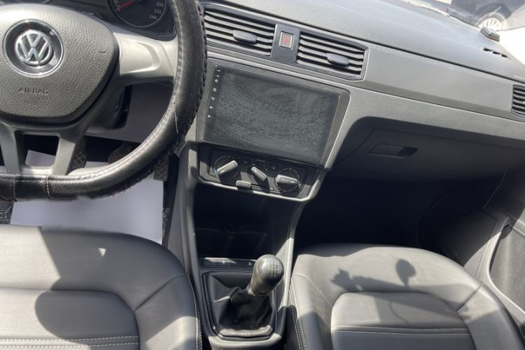 Used Volkswagen Santana 2019 1.5L Manual Fashion Edition China VI Standard Interior 2