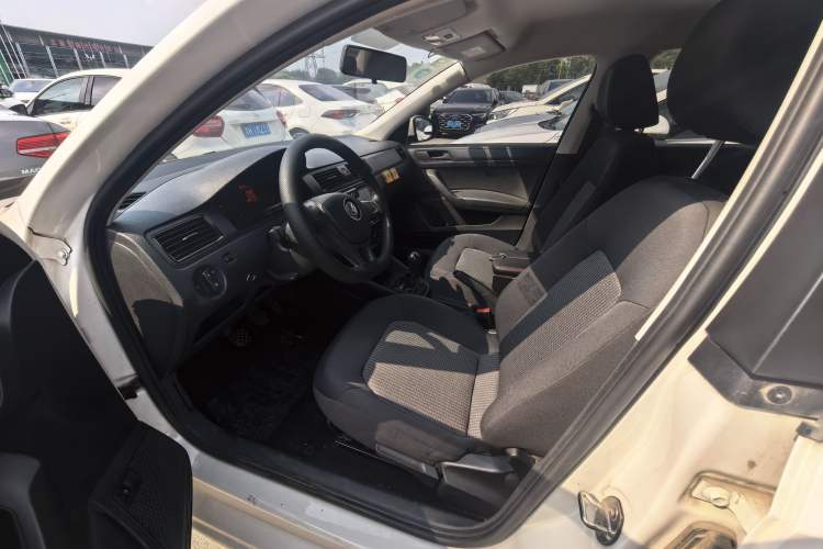 Used Volkswagen Santana 2019 1.5L Manual Fashion Edition China VI Standard Interior 2
