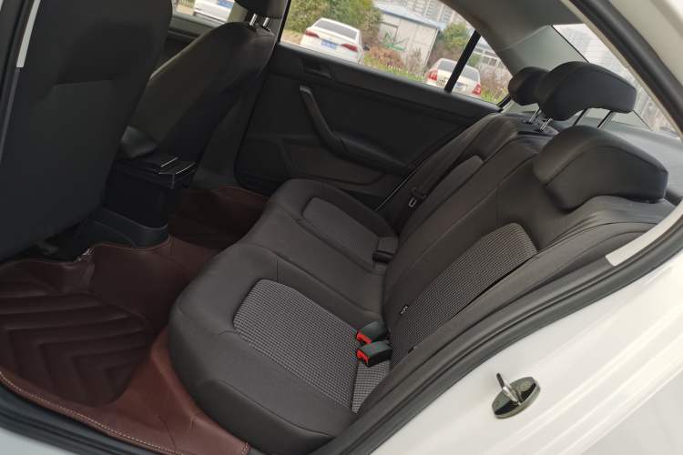 Used Volkswagen Santana 2019 1.5L Manual Fashion Edition China VI Standard Interior 2