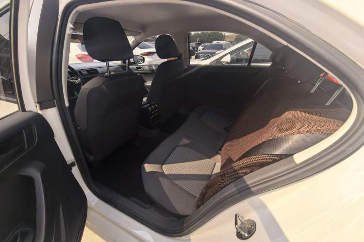 Used Volkswagen Santana 2019 1.5L Manual Fashion Edition China VI Standard Interior 3