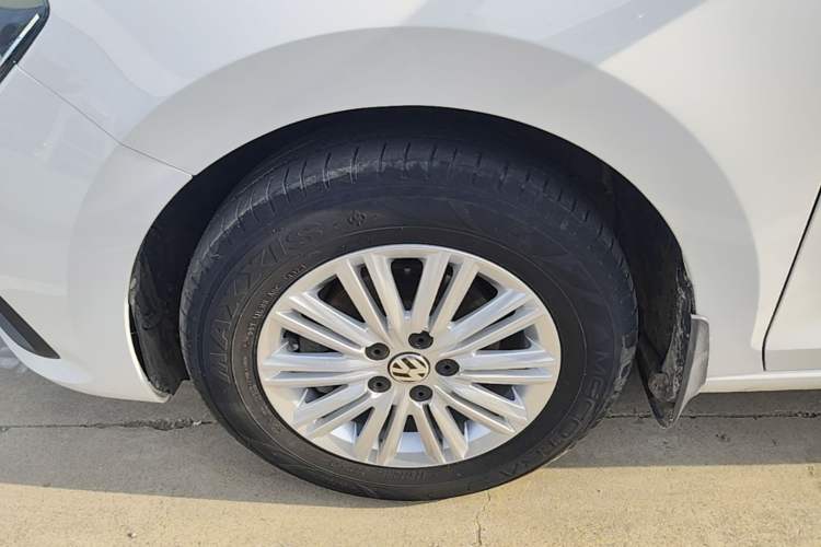 Used Volkswagen Santana 2019 1.5L Manual Fashion Edition China VI Standard Left Front Wheel Hub