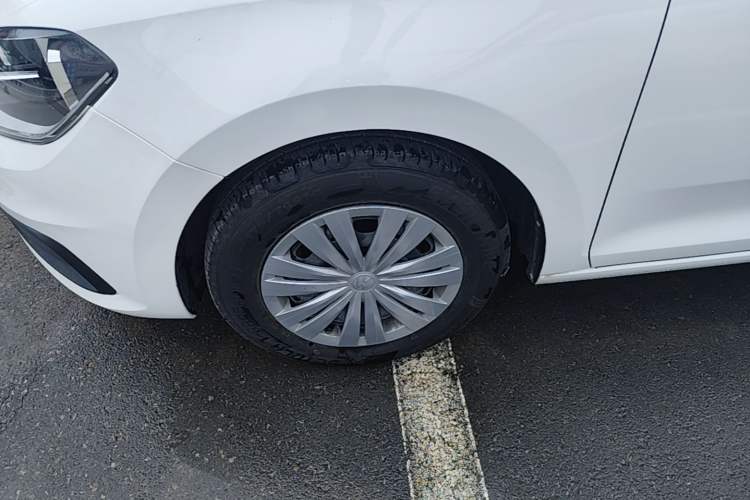 Used Volkswagen Santana 2019 1.5L Manual Fashion Edition China VI Standard Left Front Wheel Hub