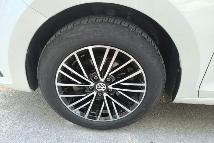 Used Volkswagen Santana 2019 1.5L Manual Fashion Edition China VI Standard Left Front Wheel Hub
