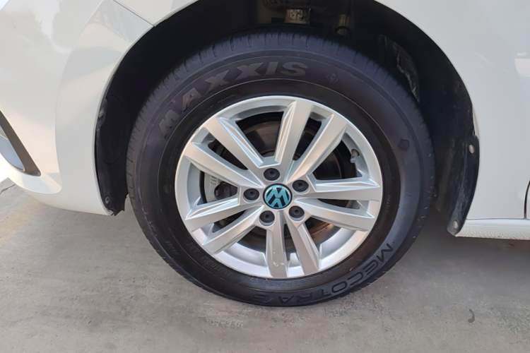 Used Volkswagen Santana 2019 1.5L Manual Fashion Edition China VI Standard Left Front Wheel Hub