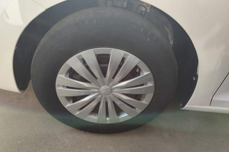 Used Volkswagen Santana 2019 1.5L Manual Fashion Edition China VI Standard Left Front Wheel Hub